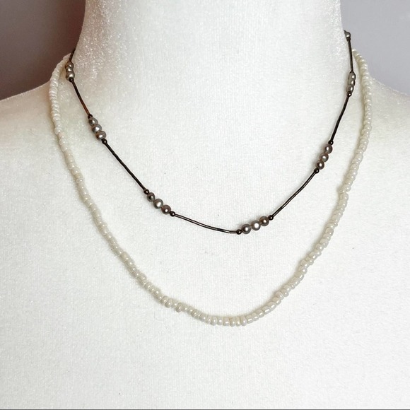 Set Of Two Vintage Necklaces White Beaded Silver Tone Metal - Picture 1 of 7